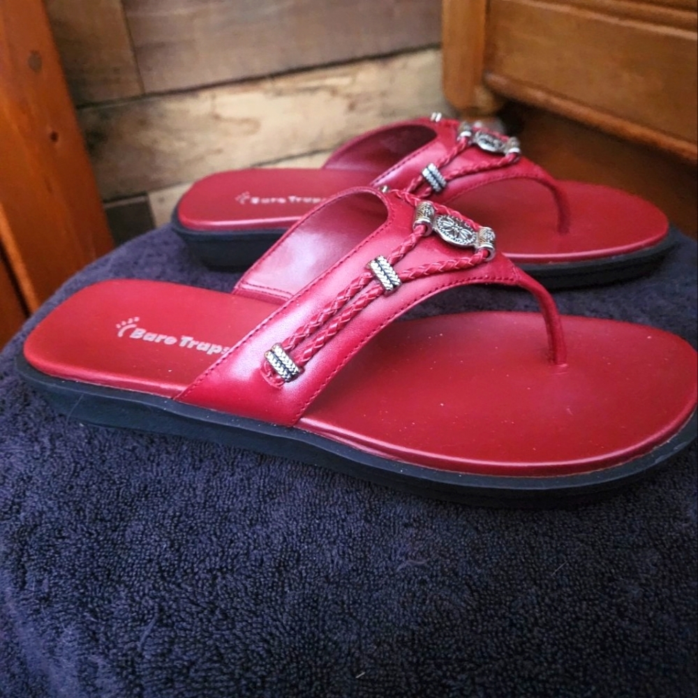 BARE TRAP BENNY RED LEATHER SANDALS- WOMENS SIZE 8